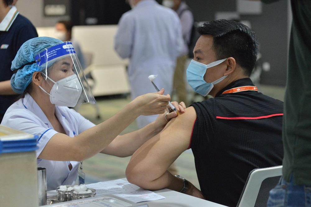 Mức độ phục hồi kinh tế Việt Nam phụ thuộc vào tiến độ tiêm vaccine Covid